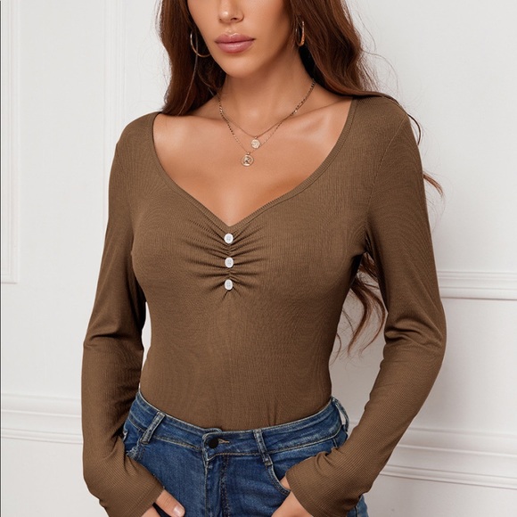 V-Neck Ruched Button Top - Picture 13 of 14